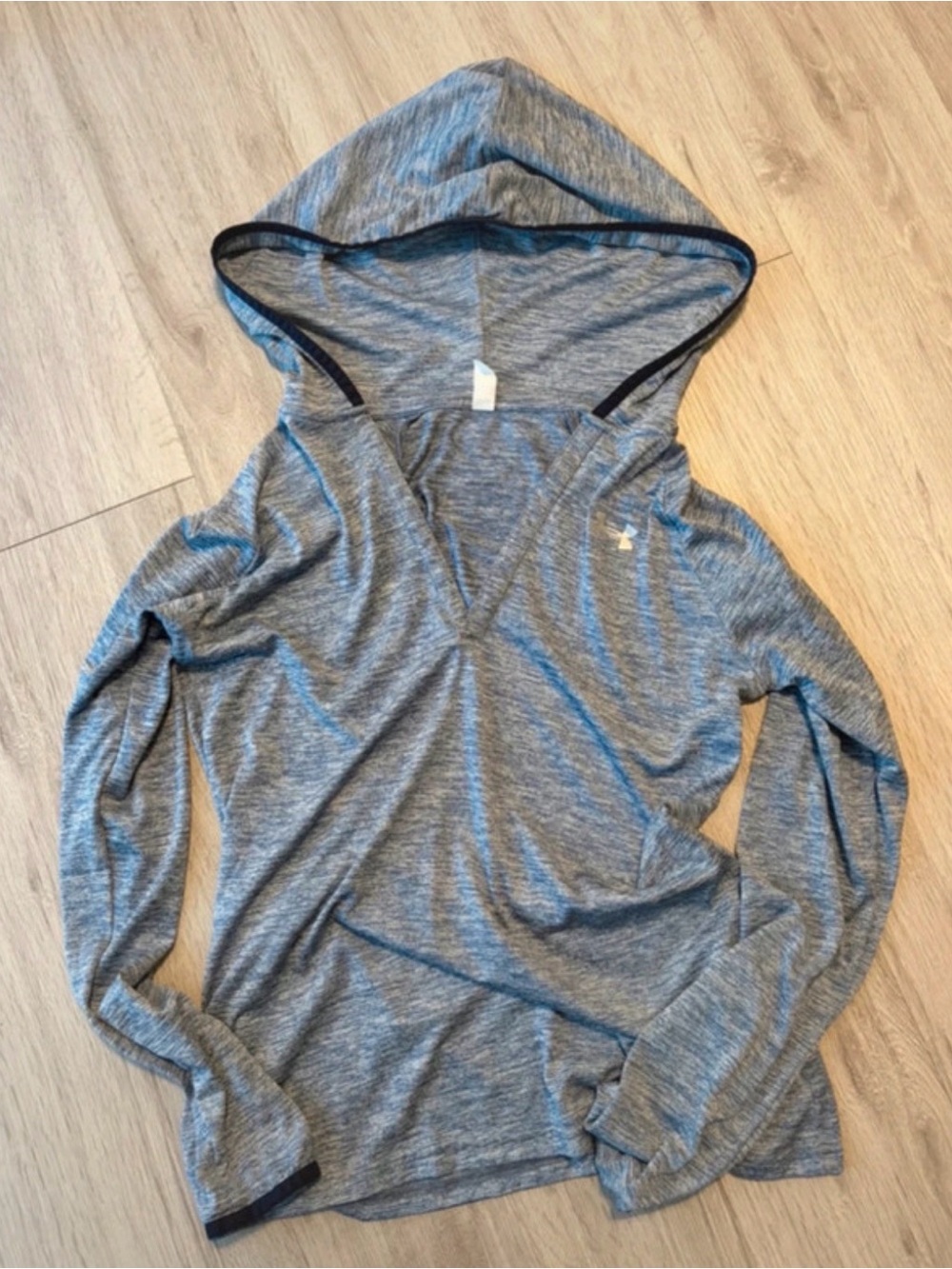 Under Armour Girls' Gray Lightweight Hooded Pullover